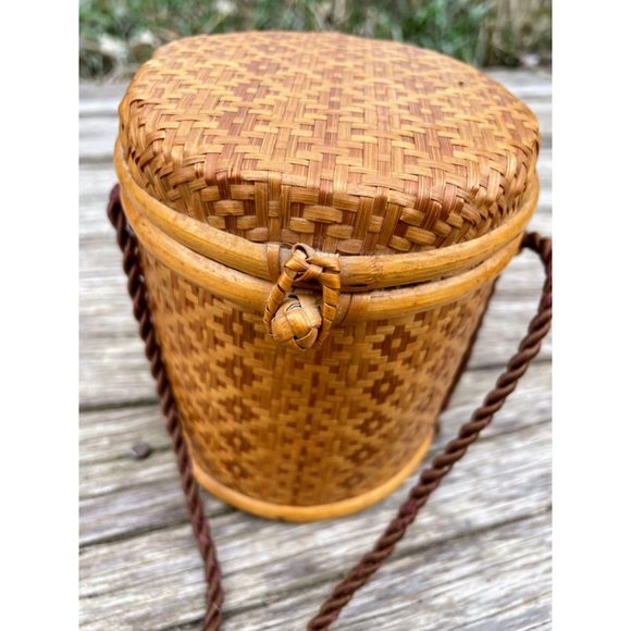 Vintage Wicker Bamboo Small Round Box Basket With String Handle Hanger - Picture 10 of 12